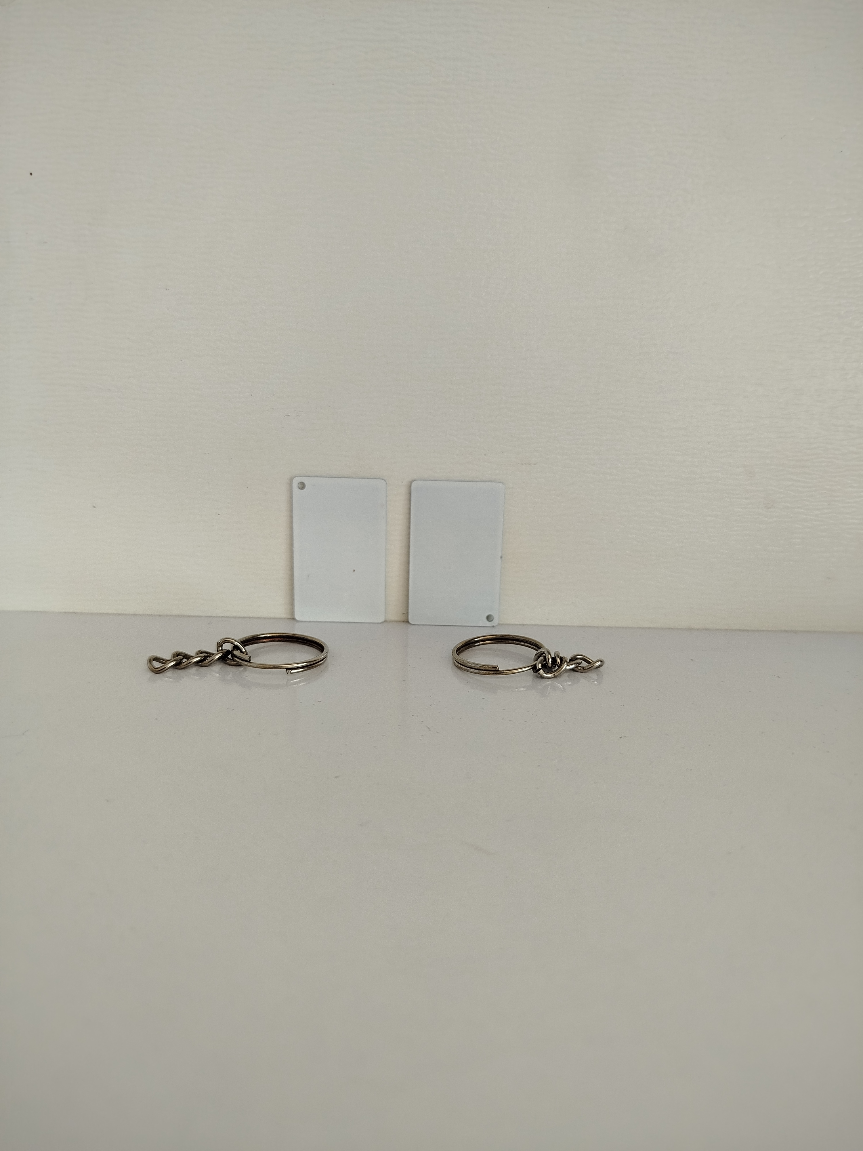 چاپ روی جاکلیدی و آویز جلوی اینه ماشین.(متن یا تصویر)